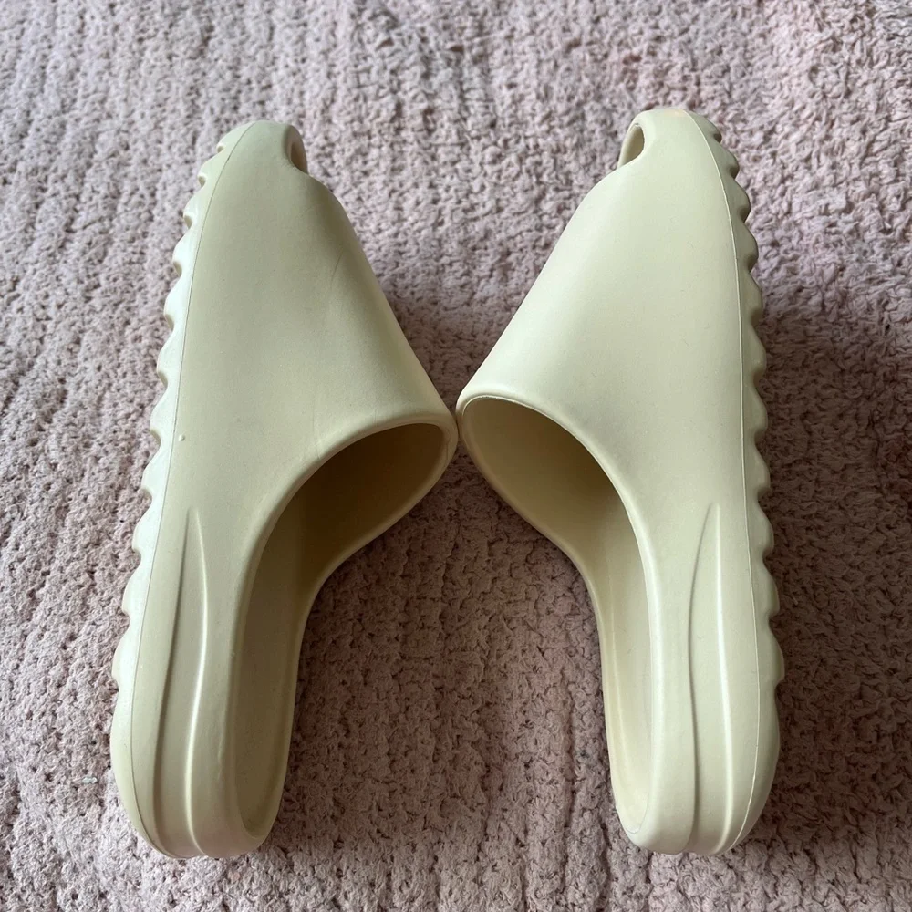 RUBBER SLIDES NWOT SIZE 8 WOMENS SIZE 40 BEIGE - Picture 5 of 6